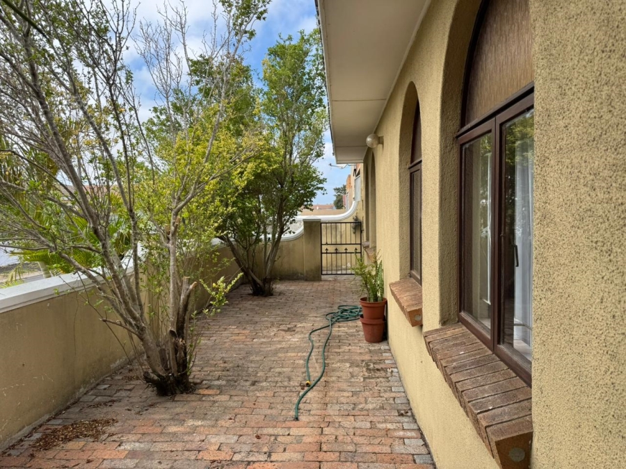 3 Bedroom Property for Sale in Park Village Western Cape